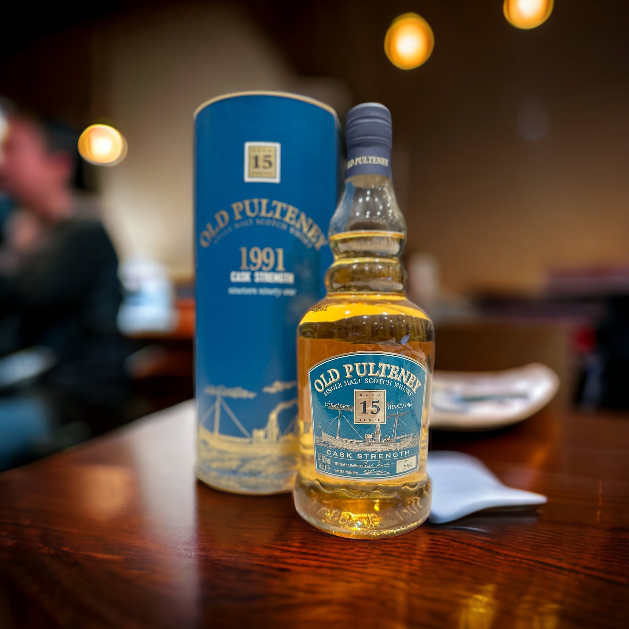 To explore a rare and exceptional Scotch whisky? This Old Pulteney expression is a fantastic choice.